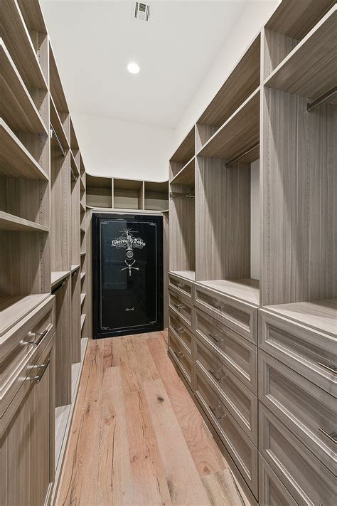 custom closets in detroit.